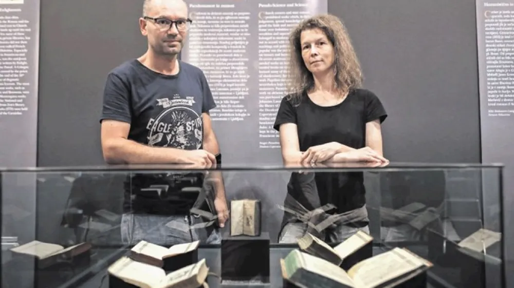 Dr. Sonja Svolj&scaron;ak in dr. Luka Vidmar:  Zgodovina potovanj, nakupov in preprodaj prepovedanih knjig je bila vedno nadvse živahna.