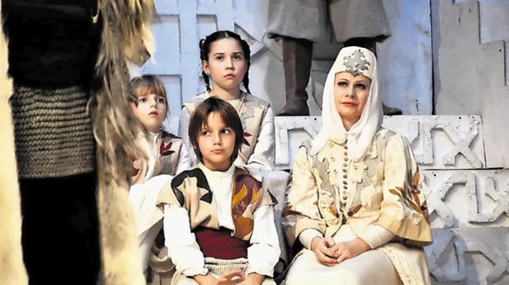 Opera Hasanaginica je  srhljivo anahronistična in kar je &scaron;e pomembneje &ndash; popolnoma neavtentična.