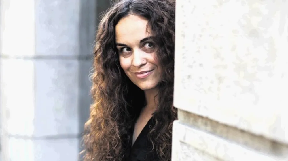 &raquo;Filma ne jemljem kot ilustracijo neke zgodbe, ampak kot ustvarjanje filmske izku&scaron;nje skozi vse vidike filmskega jezika, ki so si med seboj enakovredni in delujejo &scaron;ele kot celota,&laquo; pojasnjuje Sonja Prosenc.