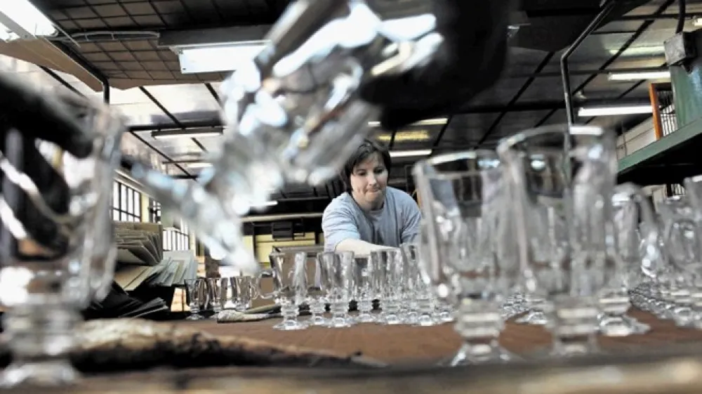 Časi za prodajo Steklarne Hrastnik so prav&scaron;nji, a vpra&scaron;anje je, ali bo družba prodana. Po navedbah na&scaron;ih virov iz finančnih krogov naj bi bila namreč pričakovanja o vi&scaron;ini izkupička od prodaje previsoka.