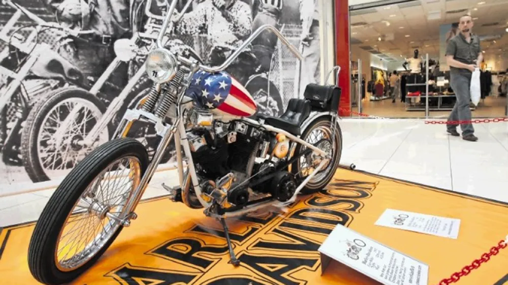 S tem, ko se je odpovedal zvi&scaron;evanju cen v Evropi, naj bi Harley-Davidson nase prevzel 40 milijonov evrov stro&scaron;kov v leto&scaron;njem  in 90 milijonov evrov stro&scaron;kov v prihodnjem letu.