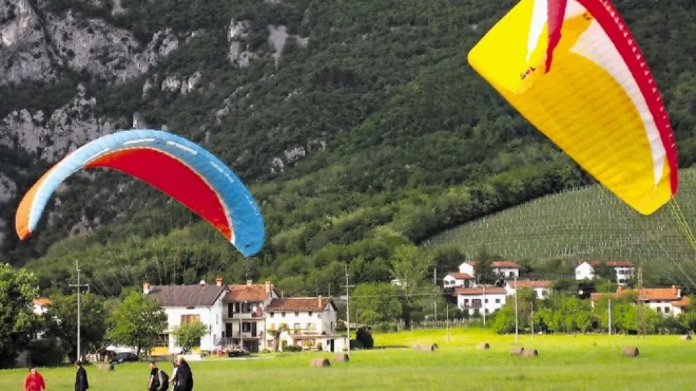 Jadralno padalstvo je med adrenalinskimi navdu&scaron;enci zelo priljubljen &scaron;port. Je pa tudi nevaren.