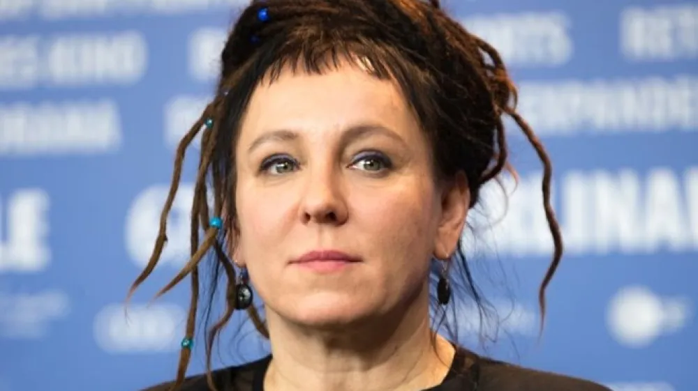 Olga Tokarczuk je za nedavni angle&scaron;ki prevod svojega romana Beguni (v sloven&scaron;čini ga imamo v prevodu Jane Unuk že od leta 2010) prejela leto&scaron;njo nagrado man booker international.