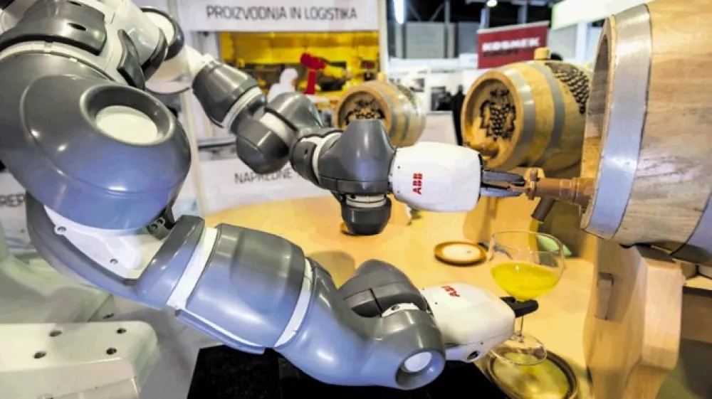 Vsako drugo dana&scaron;nje delovno mesto bo že v bližnji prihodnosti verjetno prevzel stroj. Ob tem pa raziskava Talent Competitiveness Index 2016 dodaja, da jih bodo nadomestile nove zaposlitve.