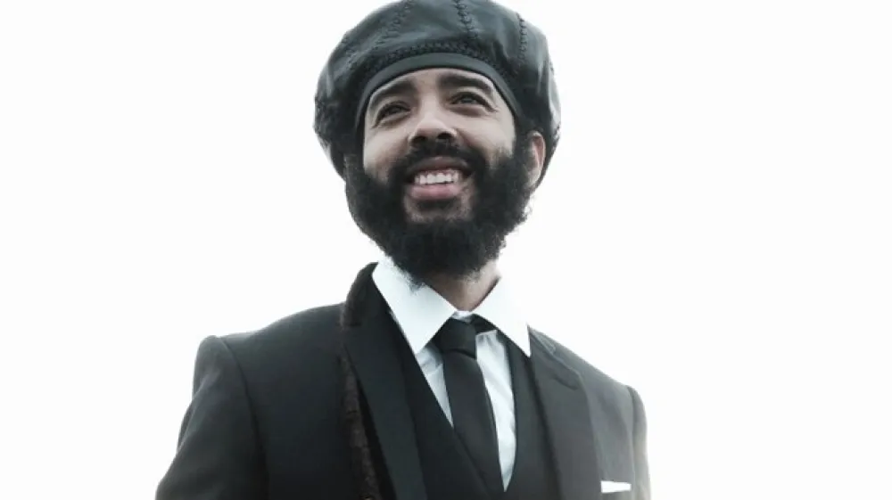 &raquo;Jaz samo podajam ideje, s katerimi se lahko poslu&scaron;alci strinjajo ali pa ne, vsekakor pa nisem nekdo, ki bi drugim govoril, kako naj živijo svoje življenje,&laquo; pravi  jamaj&scaron;ki glasbenik Protoje.