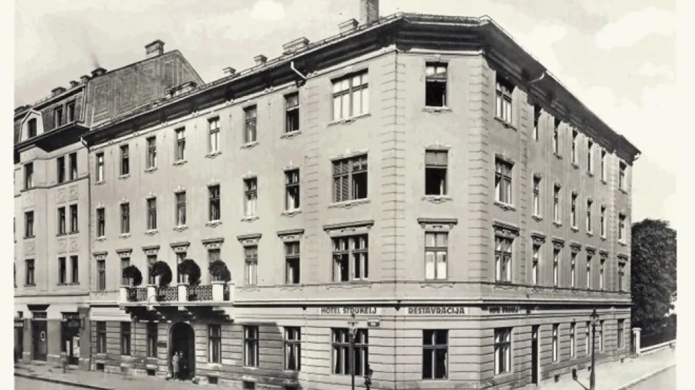 V dvajsetih letih prej&scaron;njega stoletja je tedanji lastnik  Černe hotelu prizidal eno nadstropje.