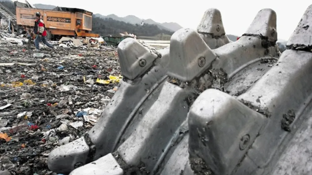 Evropska komisija opozarja, da  na&scaron;a država tri leta po sodbi &scaron;e ni sprejela ustreznih ukrepov za ureditev  ali zaprtje nevarnega odlagali&scaron;ča odpadkov v Bukovžlaku.