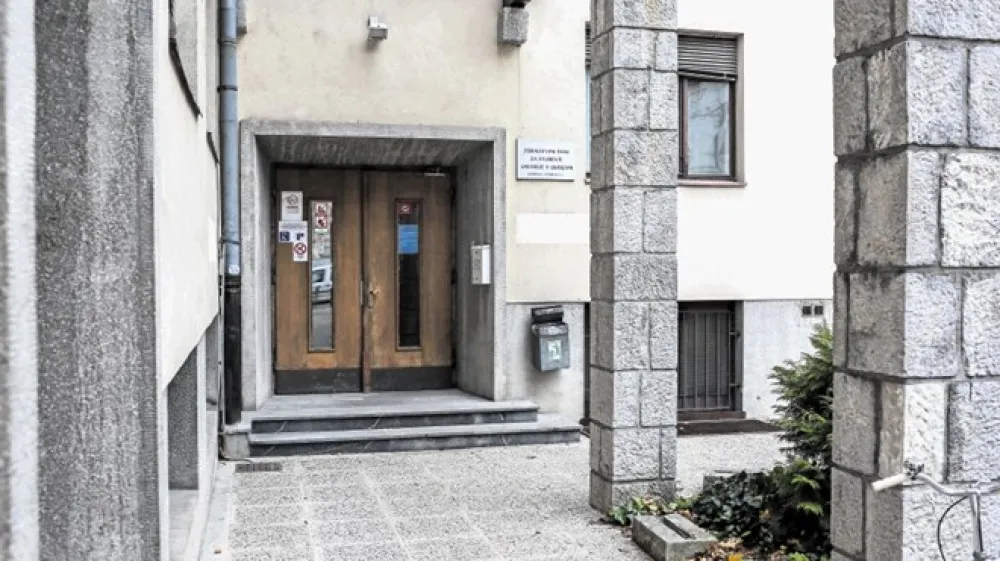 Vr&scaron;ilka dolžnosti direktorice &scaron;tudentskega zdravstvenega doma Mateja Ana Grulja meni, da ta ustanova ni primerna za izvajanje metadonskega programa.