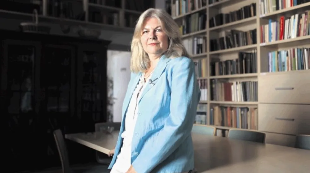 &raquo;Dana&scaron;nje izvajanje ljudskih balad v koncertnih oblikah je okrnjeno, zaradi manj potrpežljivega občinstva pevke pogosto izpu&scaron;čajo ponovitve, ki so za ritmičnost balade ključne. &Scaron;e pred slabimi dvajsetimi leti se to ni dogajalo,&laquo; pove Marjetka Golež Kaučič, avtorica znanstvene monografije Slovenska ljudska balada.