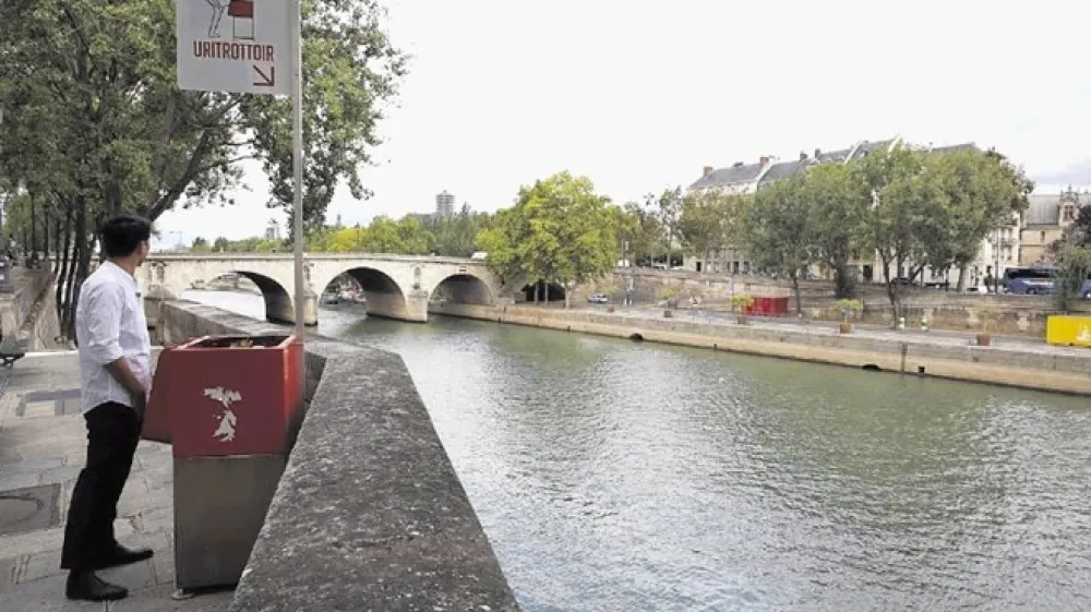 Uritrottoir, pari&scaron;ki javni pisoar