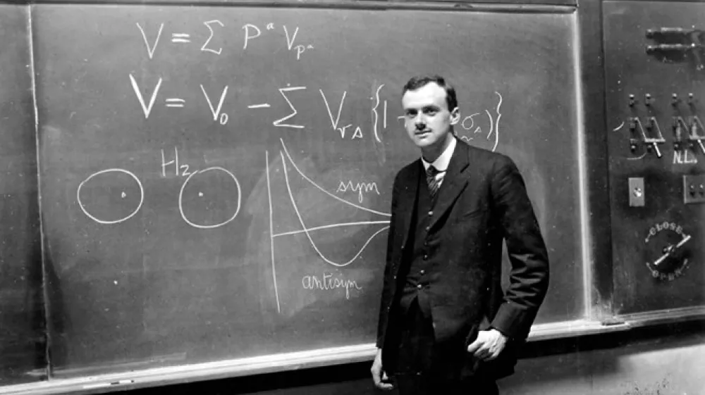 Leta 1926 je Dirac kot prvi zagovarjal doktorat iz kvantne fizike na Univerzi Cambridge.