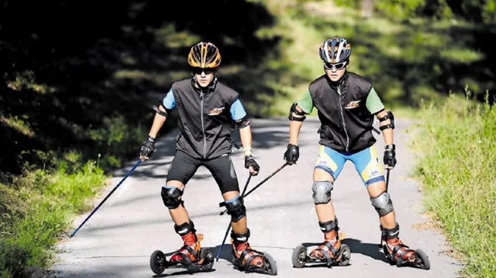 Za rekreativce so primernej&scaron;e terenske oziroma skike rolke, ki imajo vgrajeno zavoro in napihljiva kolesa.