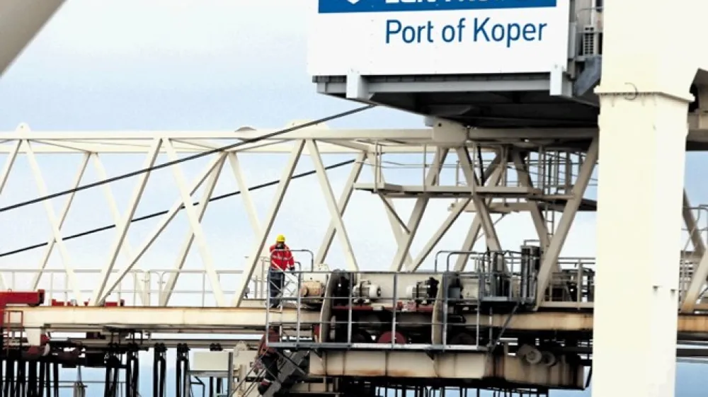 Na in&scaron;pektoratu za delo so  potrdili, da je uveden in&scaron;pekcijski nadzor v Luki Koper (ne pa tudi nujno pri IPS), družba pa jim   redno poroča  o tem, kako re&scaron;uje problem z IPS. Na in&scaron;pektoratu nadaljnjih informacij ne morejo razkriti.