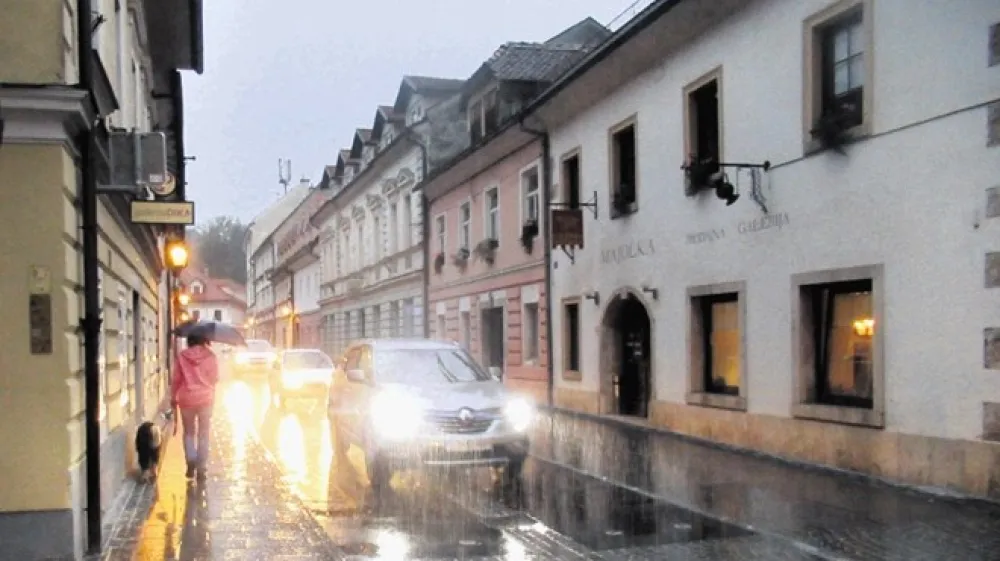 Promet po prenovljeni Maistrovi znova enosmeren.