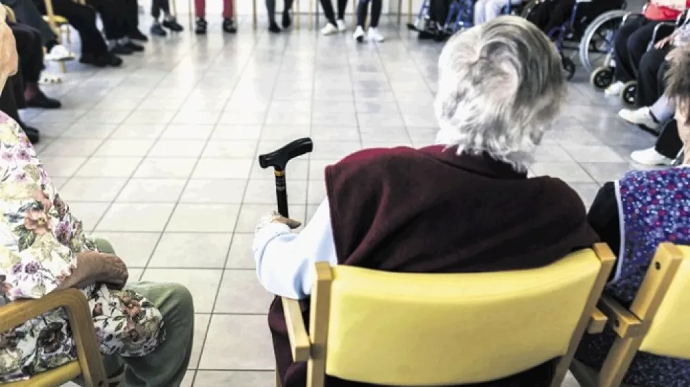 Čakalne dobe za posteljo v ljubljanskih domovih za starej&scaron;e so vsako leto dalj&scaron;e, vse kraj&scaron;e sape pa je zaradi velikega povpra&scaron;evanja tudi pomoč na domu.