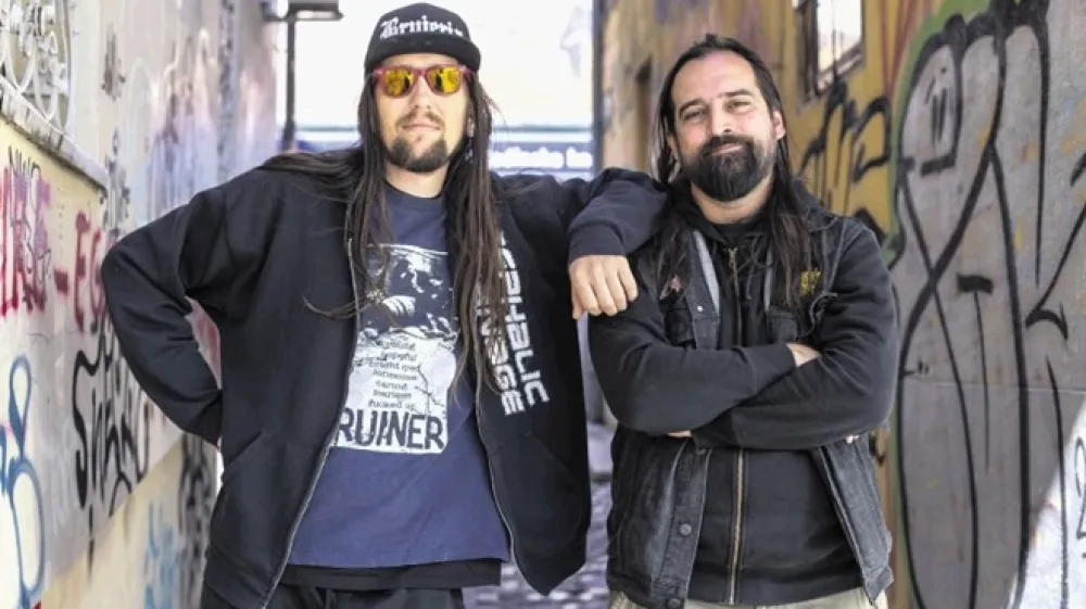 Črt Batagelj in Matej Ahlin, znana kot Vesela dihurčka ali Dirty Skunks