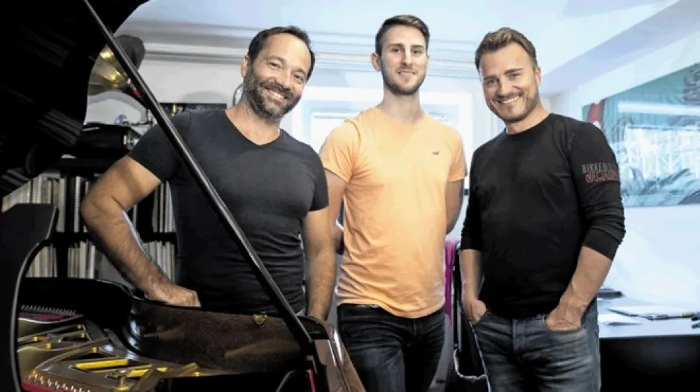 Nova zasedba, ki jo sestavljata biv&scaron;a člana Tria Eroika Matjaž Robavs  (desno) in Aljaž Farasin (levo), k sodelovanju pa sta povabila tudi mladega pevca Gregorja Ravnika (v sredini), se imenuje Trio Vivere.