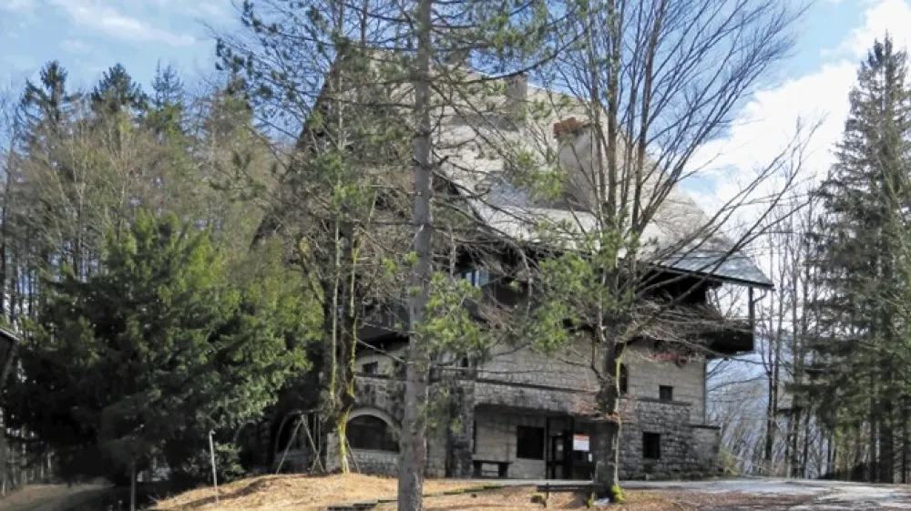 Za prenovo hotela Bellevue v Bohinju so novi lastniki pripravili arhitekturni natečaj, na katerem je sodelovalo 15 slovenskih arhitekturnih birojev.