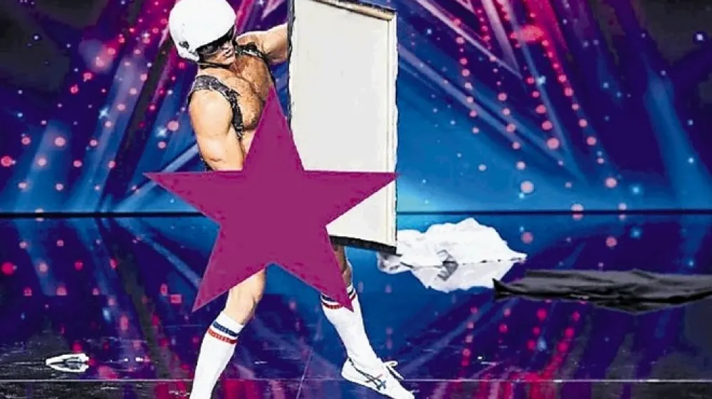 Kanadski &raquo;umetnik&laquo; Brent Ray Fraser med slikanjem