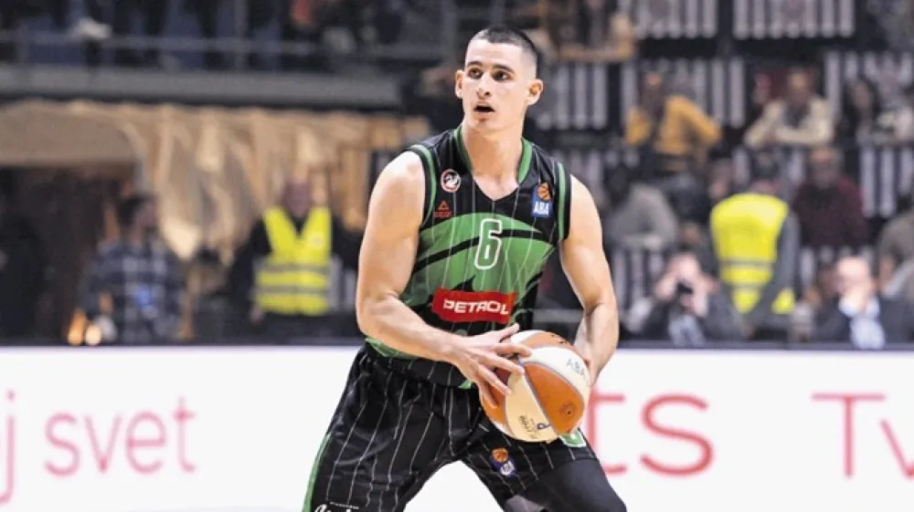 Jan &Scaron;pan je proti Partizanu prikazal odlično predstavo, saj je 24 točkam dodal &scaron;e &scaron;est skokov.