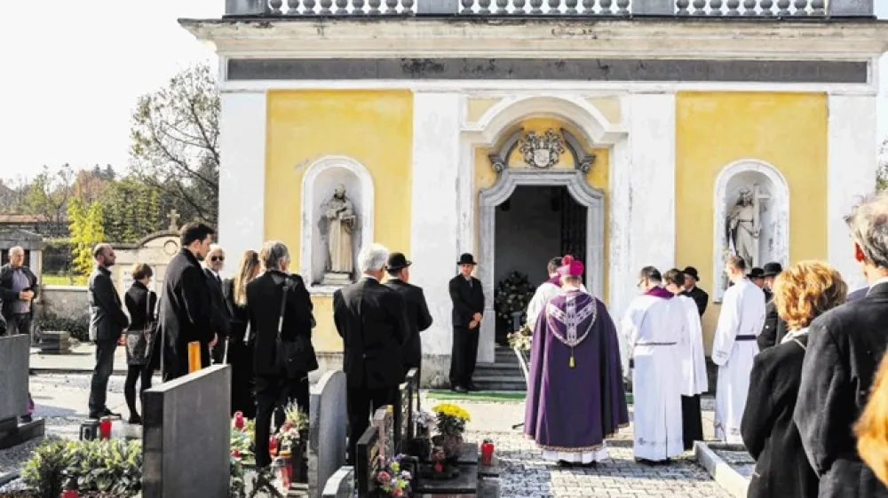 Grofico Livio  Barbo von Waxenstein Reden so pokopali v družinsko grobnico Codellijevih na pokopali&scaron;ču v &Scaron;tepanji vasi.