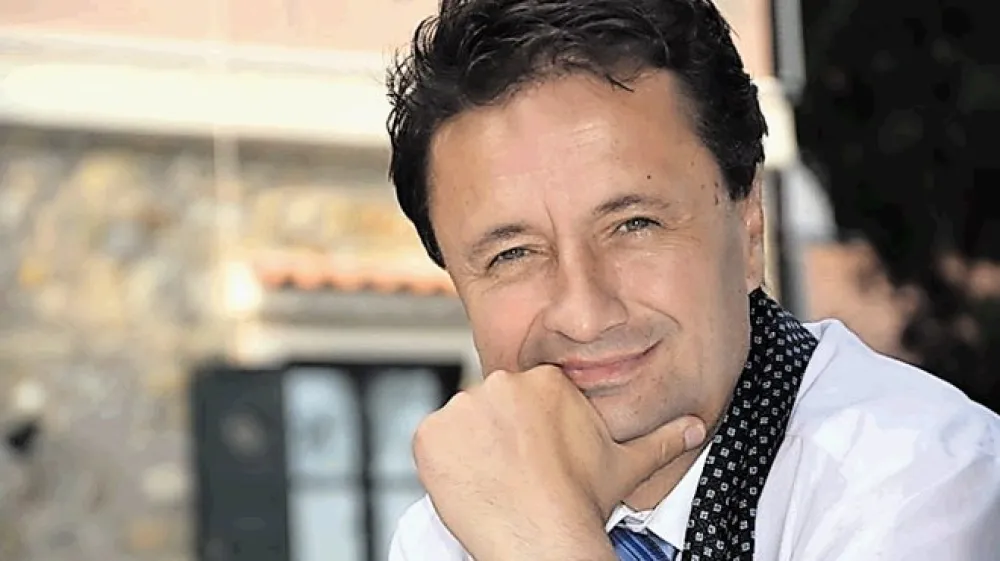 Nekdanji lokalni funkcionar stranke LDS je v lokalno politiko vstopil že v osemdesetih letih, Drnov&scaron;kovi stranki pa se je priključil kmalu po osamosvojitvi. Župan je že od leta 1994, &scaron;e pred tem pa je bil eno leto predsednik občinske skup&scaron;čine. Leta 2000 in 2004 so ga izvolili &scaron;e v državni zbor, leta 2007 pa je na kongresu LDS celo kandidiral za predsednika stranke in izgubil proti dotlej politično neznani Katarini Kresal. Leta 2010 je izstopil iz takrat že propadajoče stranke LDS in ustanovil svoje združenje, ki ga je poimenoval Zagorje gre naprej. Letos je postal &scaron;e podpredsednik Državnega sveta Republike Slovenije.