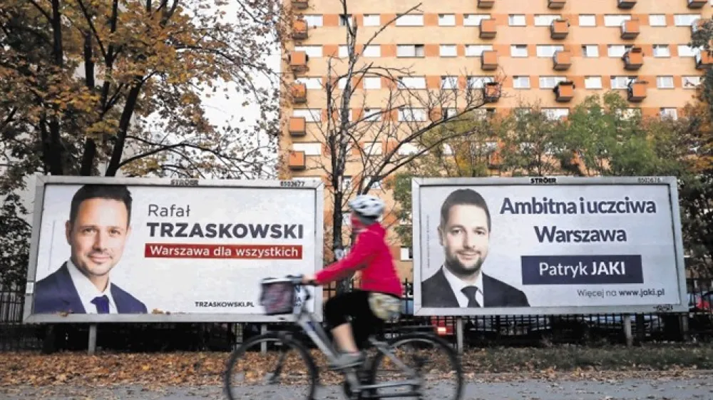 Hud poraz vladajočih v Var&scaron;avi: kandidat opozicije Rafael  Trzaskowski je v tekmi za župana Var&scaron;ave s 23-odstotno prednostjo premagal kandidata vladajoče koalicije Patryka Jakija, sodeč po rezultatih vzporednih volitev.