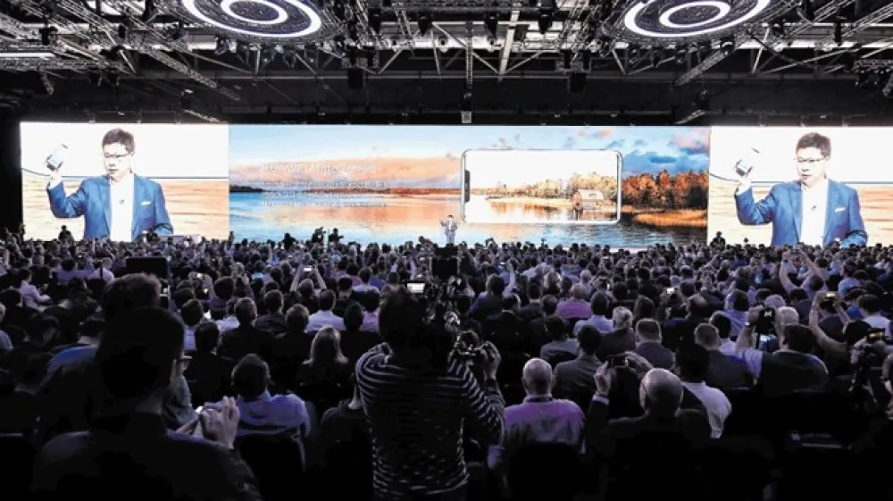 Direktor Richard Yu na londonski predstavitvi telefona mate 20 pro