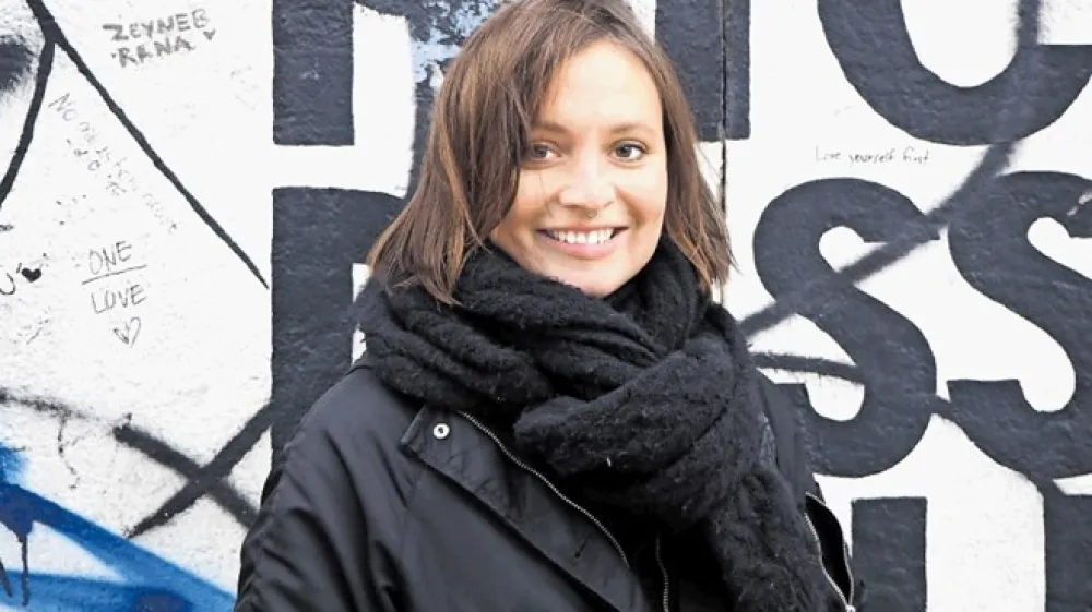 Tina Poglajen: Vsaj v slovenskih  medijih, ker sloven&scaron;čine tujci pač ne razumejo, sem lahko kritična brez posledic, če se mi zdi, da je to potrebno.