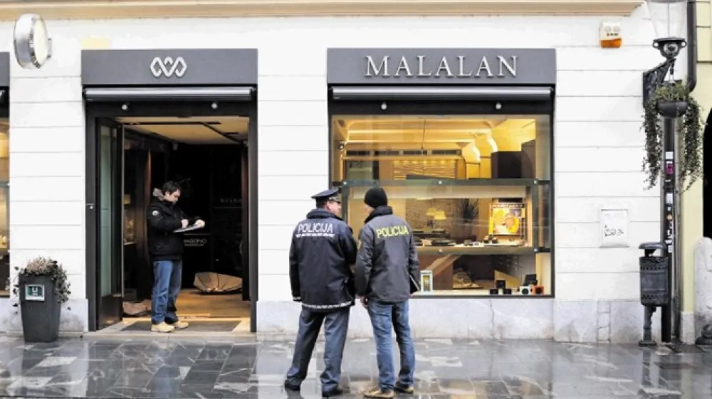 Člani združbe Rožnati panter naj bi izvedli tudi rop draguljarne Malalan.