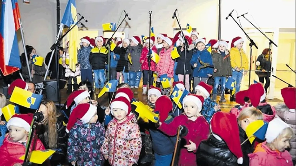 Na slovesnem odprtju prizidka so na ves glas zapeli tudi malčki, ki so se že vselili v nove prostore vrtca &Scaron;kratek Svit.