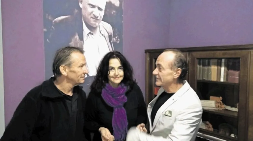 Gostilna Pri Toniju v Kotljah je z lastnikom Zvonetom Petričem, Renato Picej in gostincem iz Novigrada dobila povsem novo vsebino.