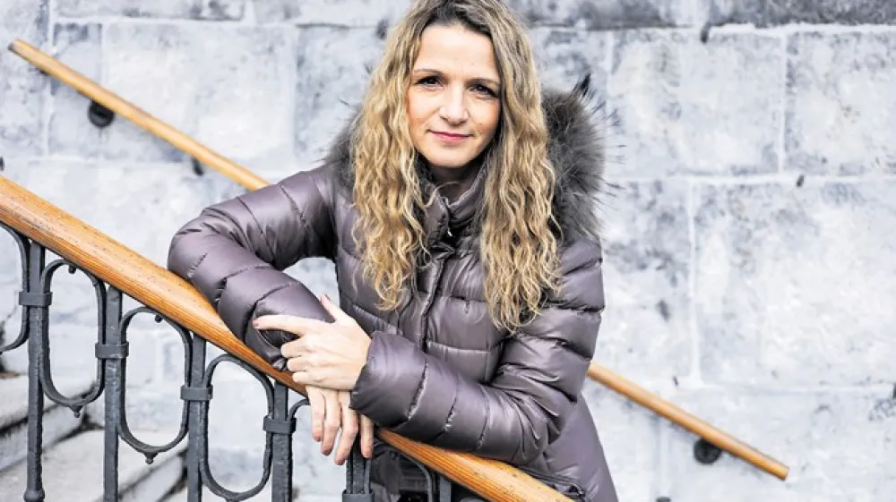 Bronja Žakelj: »Včasih sem imela občutek, da me je z vsako izgubo manj, da izginjam. Pa vendarle, očitno je bilo v meni življenje.« Foto: Jaka Gasar