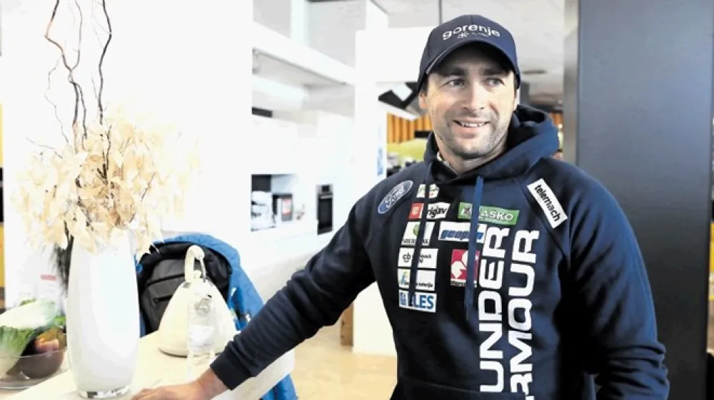 Gorazd Bertoncelj, selektor slovenske reprezentance v smučarskih skokih: &raquo;Čeprav je Timi Zajc &scaron;e mlad in ima izku&scaron;nje le iz lanske sezone, je psihično trden, samozavesten in verjame vase. Njegova tehnika je zelo perspektiva, zelo močan je v fazi letenja, torej pravi kaliber za skoke.