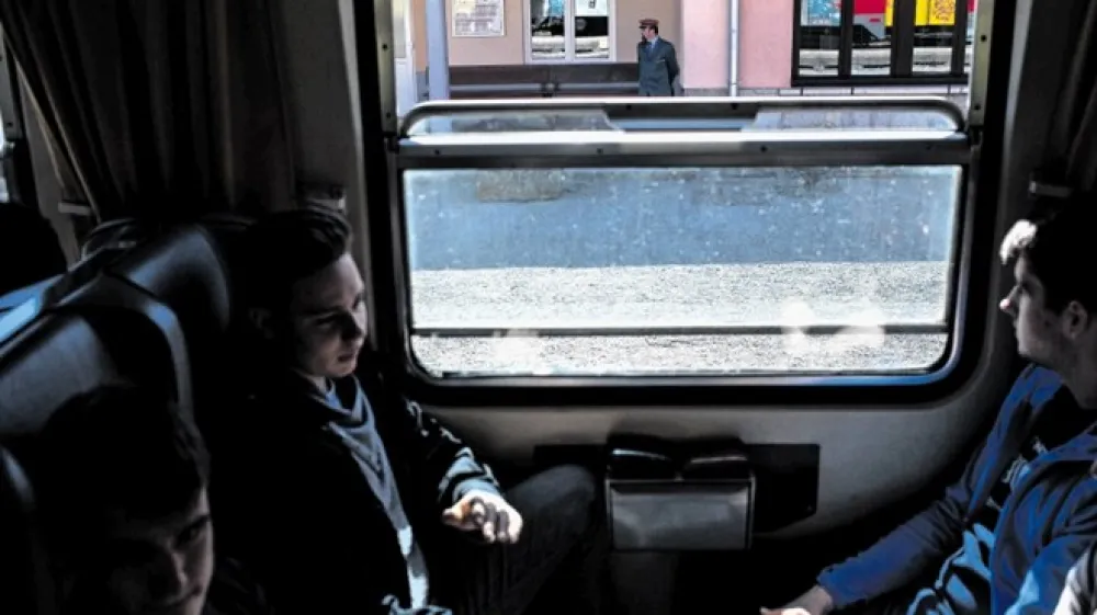 Celoten vozni park naj bi na Slovenskih železnicah prenovili do leta 2023. Takrat bo po slovenskih tirih vozilo 75 novih vlakovnih kompozicij.  Od načrtovanih posodobitev si obetajo končno povečanje konkurenčnosti, saj so s 40 let starimi vlaki težko konkurenčni.