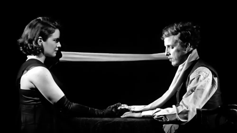 V novi postavitvi Malega princa režiserke Yulie Roschina bosta nastopila Zala Ana &Scaron;tiglic in Tilen Kožamelj.