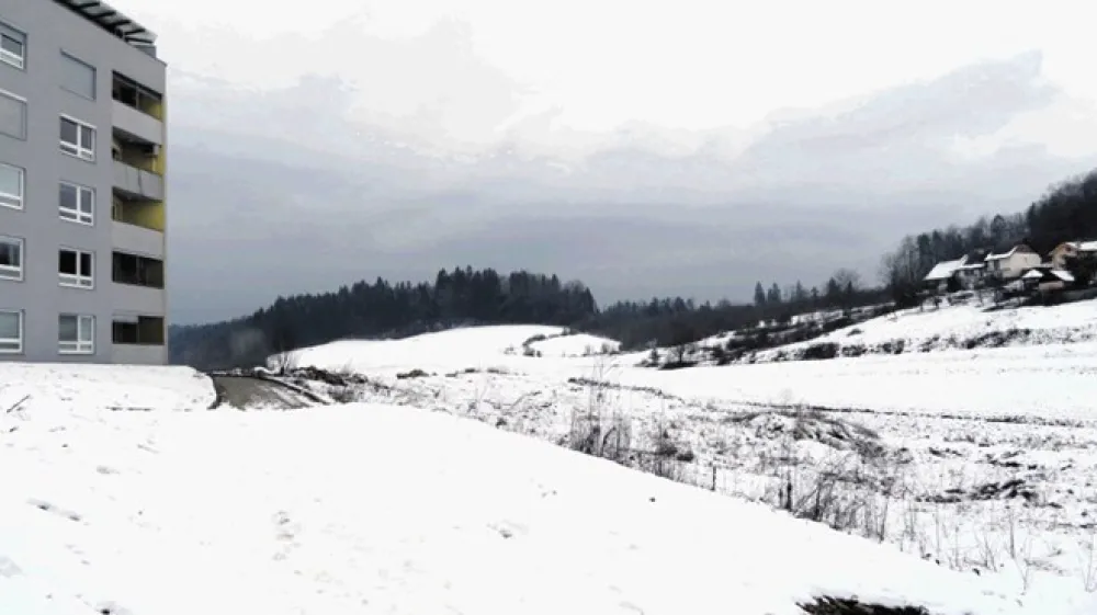 Kot pravijo na DUTB, bodo v najkraj&scaron;em možnem času zagotovili &raquo;pogoje in procese&laquo;, da omenjeno zemlji&scaron;če na območju Brod - Drage (na sliki) v Novem mestu prodajo najbolj&scaron;emu ponudniku.