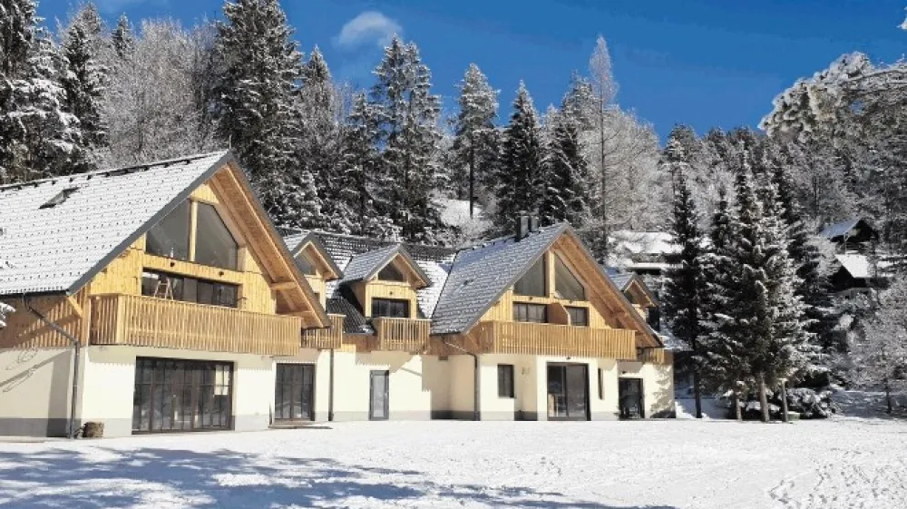 Prenova objekta ob jezeru Jasna se zaključuje, ta petek naj bi apartmaje že napolnili testni gostje.