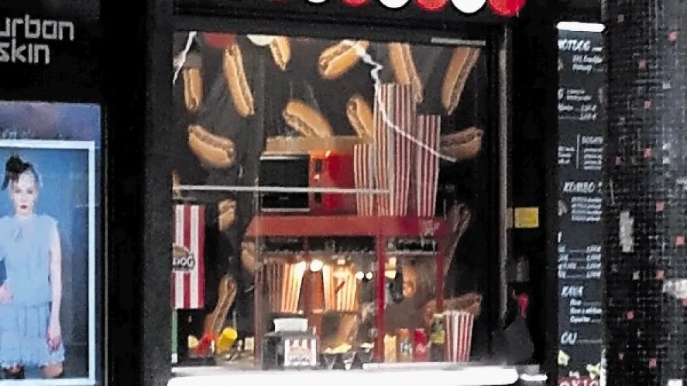 Ali res moramo imeti &raquo;Ljubljana's best&laquo;, če imamo lahko &raquo;najbolj&scaron;i v Ljubljani&laquo;?