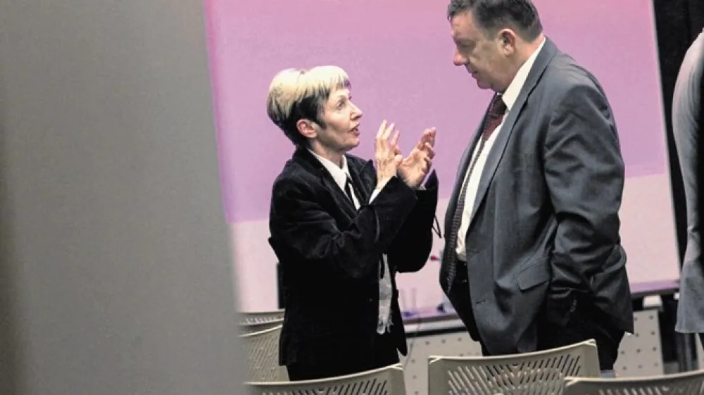 Samo Fakin je dejal, da bo upo&scaron;teval zadnji zakonski predlog svoje predhodnice Milojke Kolar Celarc, hkrati pa napovedal razpravo o drugačnem predlogu.