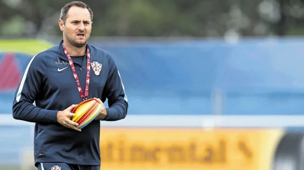 Josip &Scaron;imunić kljub incidentu z usta&scaron;kim pozdravom deluje v Nogometni zvezi Hrva&scaron;ke kot trener.