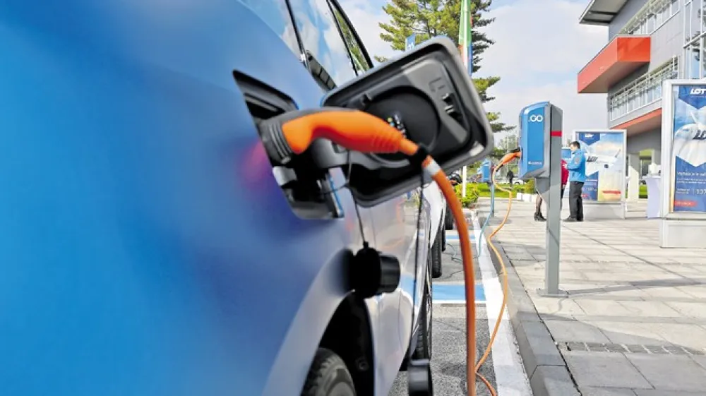 Električni avtomobili so razburkali energetsko sceno tudi v Sloveniji. Foto: Bojan Velikonja