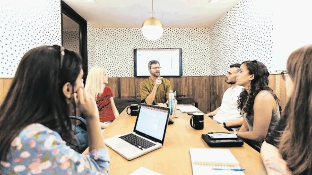 Tečaji potekajo v manj&scaron;ih skupinah pod vodstvom mentorjev.