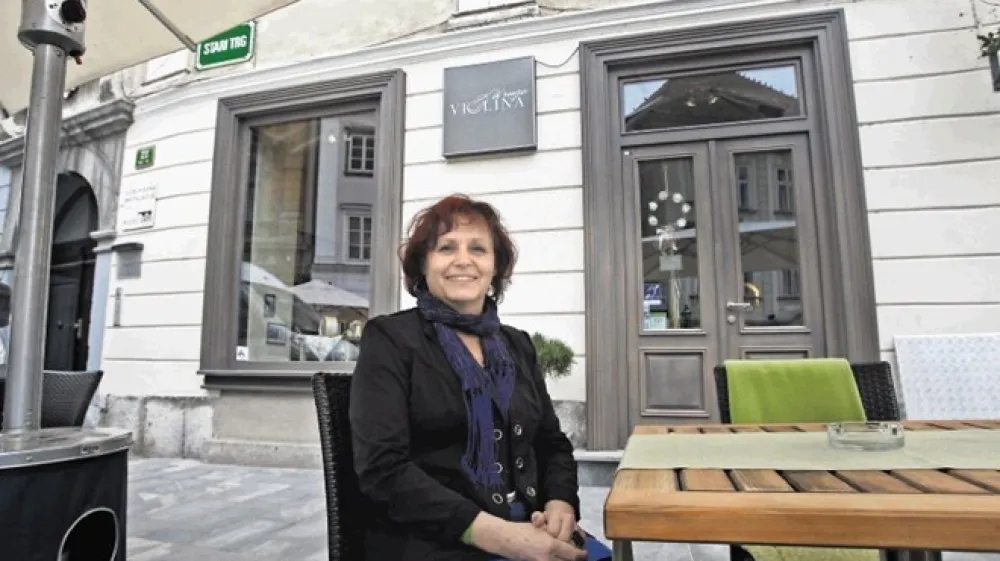 Valerija Bužan trdi, da se je Sviz  neupravičeno spravil nanjo, v Svizu pa vztrajajo, da ni &scaron;lo drugače, saj  naj bi zaposlenim  sistematično kr&scaron;ila delavske pravice.