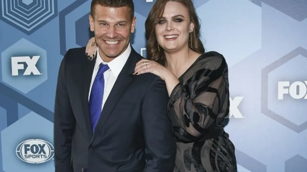David Boreanaz in Emily Deschanel , zvezdnika serije Kosti.
