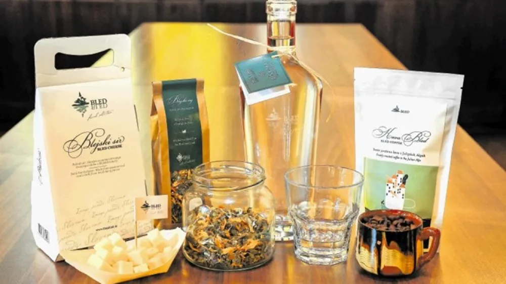 Izbrani izdelki z Bleda, predstavljeni pod skupno blagovno znamko, bodo kmalu dobili družbo novih izdelkov in storitev. Ali bodo med njimi tudi prepoznavni simboli Bleda, kot so kremna rezina, vožnja s pletnjo in blejski fijakarji, &scaron;e ni znano.