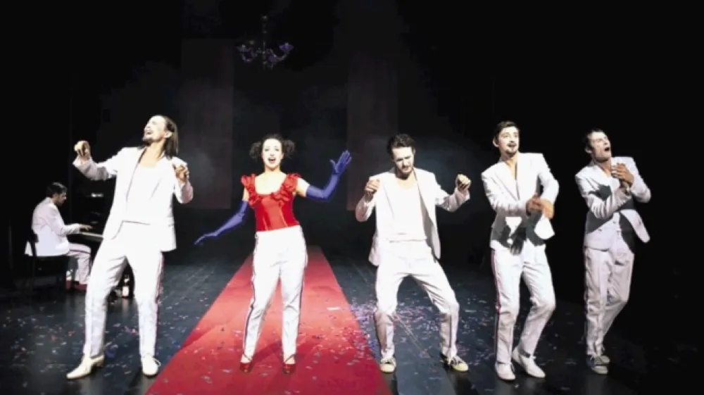 Na Dnevih komedije v Celju, ki so se sklenili  sinoči s slovesno podelitvijo nagrad, je tako po izboru strokovne žirije kot po izboru občinstva zmagala komedija Realisti Jureta Karasa. Nastala je v režiji Tijane Zinajić in produkciji SNG Nova Gorica.