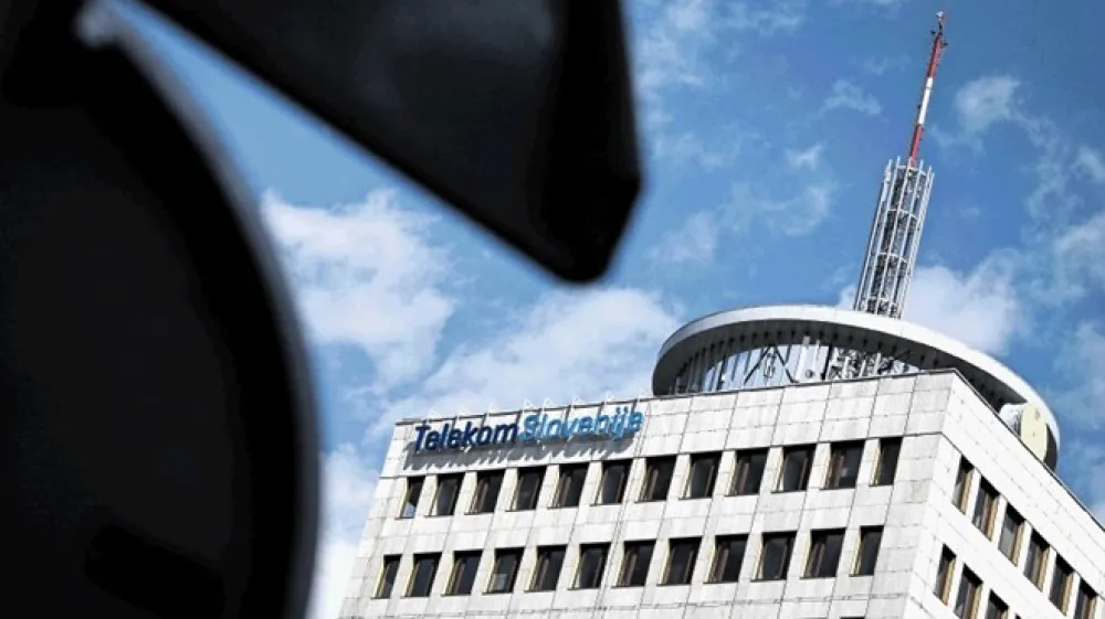 Prihodki od prodaje  družbe Telekom, d. d., so se lani znižali za slab odstotek. Zaostanek za načrti so v družbi pojasnili s   sodno poravnavo z družbo T2. Koliko so ji plačali,  niso razkrili.