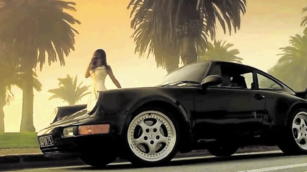 Porsche 964 je zvezda tako uvodnega (na fotografiji) kot zaključnih prizorov filma Podli fantje iz leta 1995.