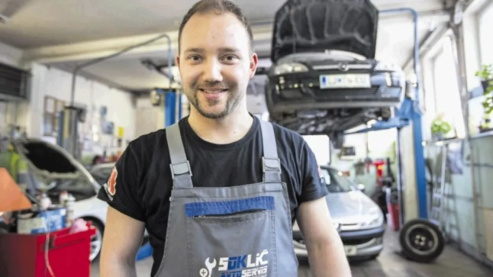 Anže Soklič: Imel sem že primere, ko je stranka kupila nov avto in prevozila 50.000 kilometrov brez servisa, ker je bila prepričana, da ga ne potrebuje.